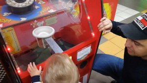 Влог :Богдан в ТРЦ СБС Мегамол, новогодняя сказка!