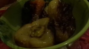 Вкусное блюдо из жареного сладкого перца в чесночно-майонезной заливке.