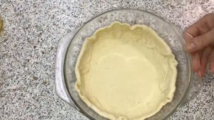 Пирог с банановой начинкой из слоеного дрожжевого теста.