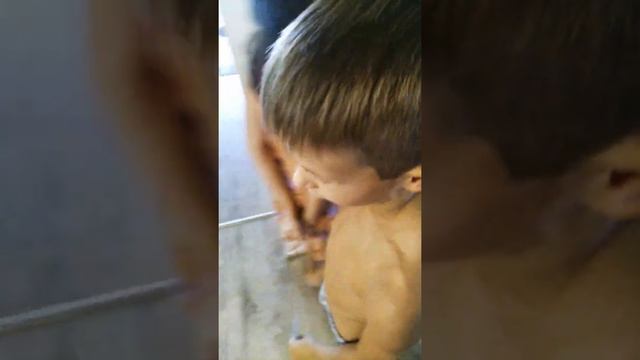 #братисестра#подарки #деньрождения#квест У Михасика сегодня День Рождения! смотреть онлайн