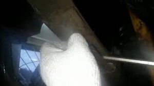 Замена межлистовых прокладок рессоры на L200.