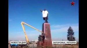Памятник Ленина в Запорожье одели в вышиванку 04.10.2014