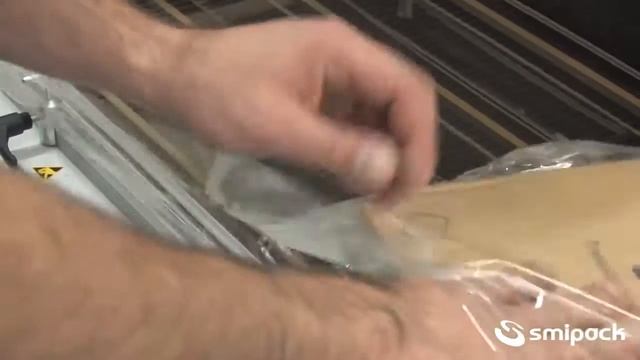 Пакверк: Smipack S560NA полуавтомат колпаковый. Упаковка коробок в термоусадочную ПОФ пленку. смотреть онлайн