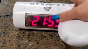 Sonic Alert. Sonic Blast. часы будильник для людей с нарушением слуха