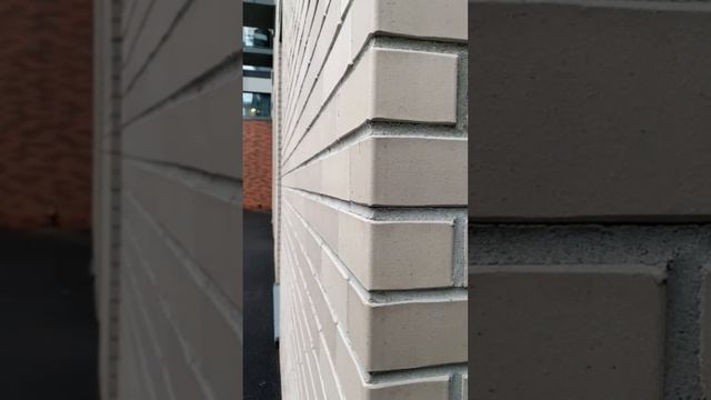 Лицевой кирпич бывает разным.. #лсрстеновые #строительство #кирпич смотреть онлайн