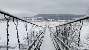 Висячий мост через реку Сылва в Суксунском районе Пермского края России