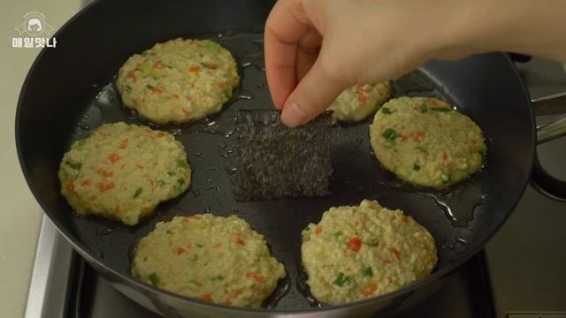 두부전에 김과 이것을 넣으면 감칠맛이 끝내줘요 :: 김 두부전 만들기 :: 두부반찬 :: Tofu Pancake смотреть онлайн