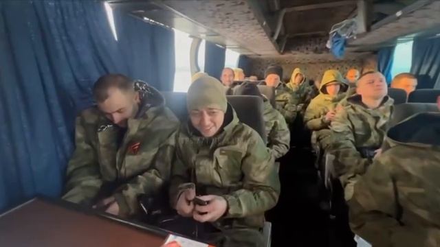 Кадры с военнослужащие вернувшимися из плена смотреть онлайн
