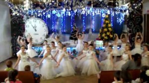 Хореографический ансамбль ( Родничок) Снежинки