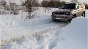 Off road 4x4 Acura MDX Kia Sportage Mitsubishi Pajero Toyota Hilux