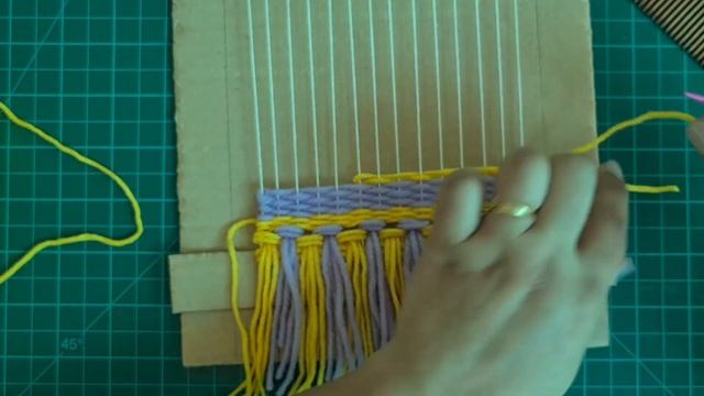 How To Make A Cardboard Loom| Cardboard Loom Weaving. смотреть онлайн