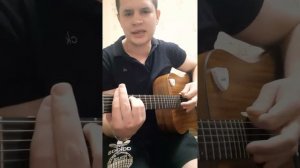 Зомб- помада на гитаре