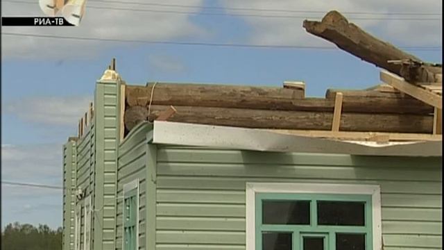 Ураганный ветер сносил крыши, валил деревья смотреть онлайн