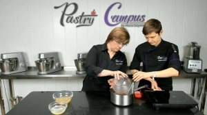 Черная зеркальная глазурь - Мария Селянина - Кондитерский курс - PastryCampus.RU