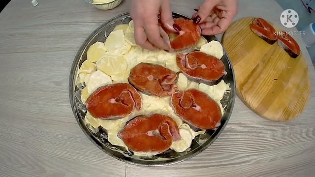 Сочные стейки кеты в духовке с картофелем!!! Очень простой и вкусный рецепт!