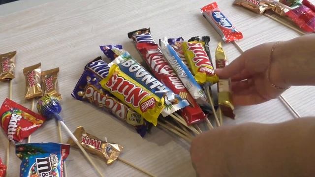 Как сделать БУКЕТ из ШОКОЛАДА и КОНФЕТ своими руками // СЛАДКИЙ БУКЕТ // DIY