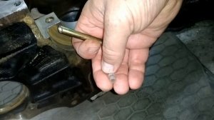 Как просто почистить масло каналы двигателя ??