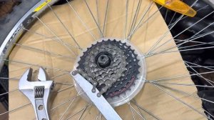 Замена/снятие кассеты с колеса велосипеда.