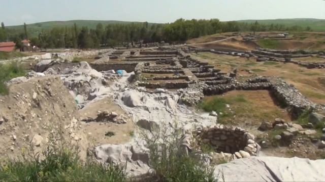 Как лепят "древние стены" у всех на глазах смотреть онлайн