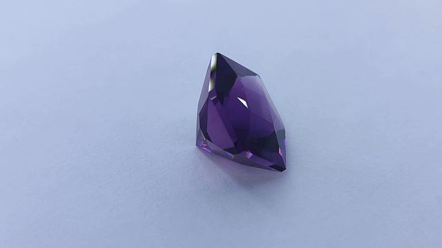 Аметист. (Уругвай). На продажу. 5.75 карата. 11.5/8.4 мм.14000