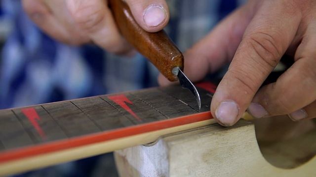 Гриф винтом. Как определить и как исправить? Весь процесс. | Ремонт гитар | смотреть онлайн