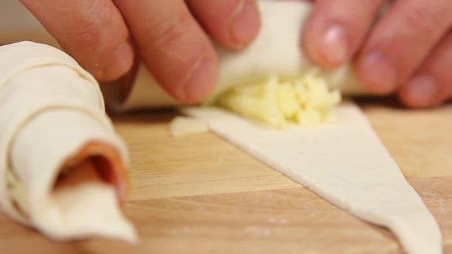 Круассаны из слоеного теста | Выпечка [ CookBook | Рецепты ] смотреть онлайн