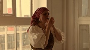 Ирина Богатырёва исполняет русский традиционный наигрыш (не имеющий названия) на варгане.