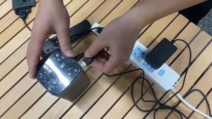 How does BYINTEK UFO P70 connect to the hard disk?