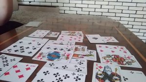 Кого выберет крестовый король, червовую или бубновую даму?