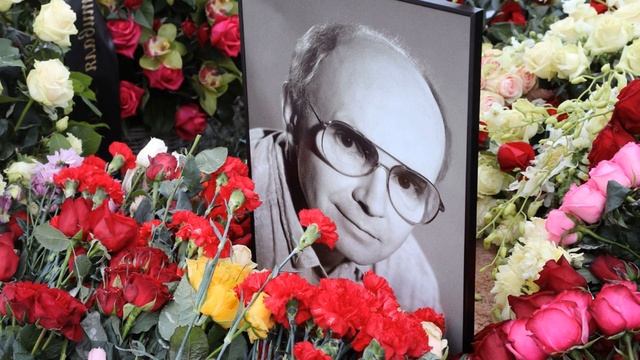 Из снега торчит пол-лица: с могилой Мягкова происходит ужасное