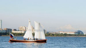 Торжественный спуск парусно-гребной гички