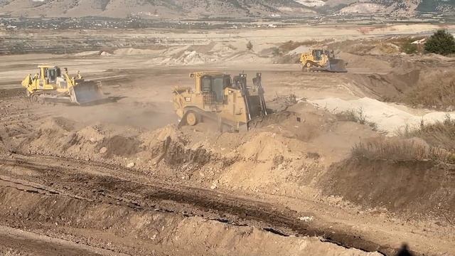 Four Caterpillar D9T & Komatsu D275AX Bulldozers Team Levelling Huge Mining Site