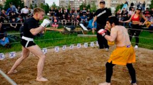 Маленький Борец против Уличного Бойца