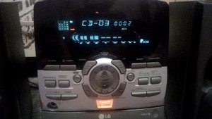LG FFH-217 mini music station. CD, FM, AUX, Cassete.