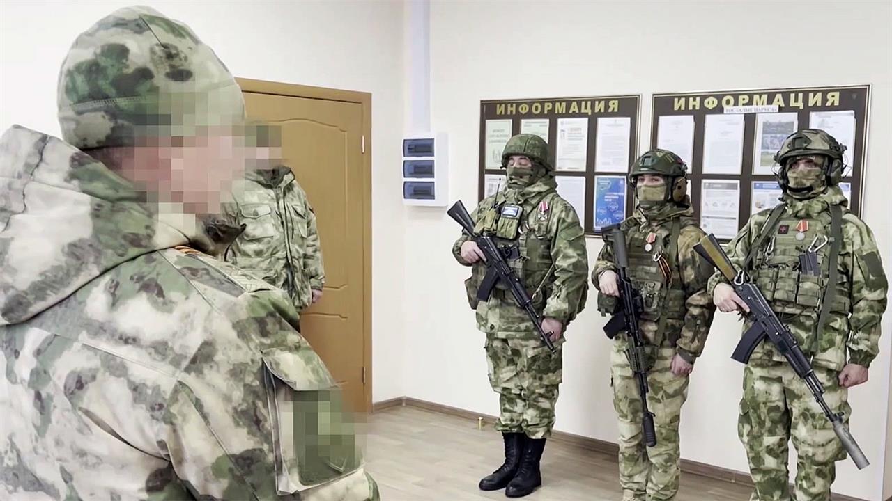Военнослужащим и сотрудникам Росгвардии вручили государственные и ведомственные награды