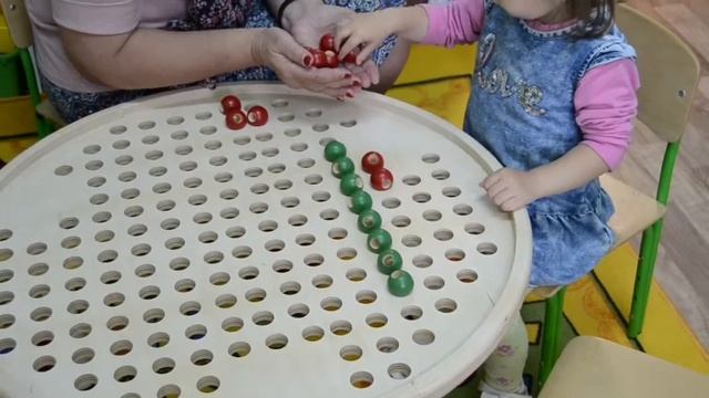 Дети играют с нашей продукцией(стол мозаика) смотреть онлайн
