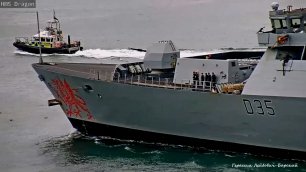Royal Navy UK Эсминец УРО HMS Dragon D35 покидает гавань Портсмута Корабль и экипаж - крупным планом
