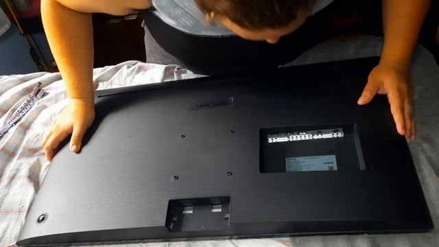 Monitor UHD Samsung 32", 4K, HDMI, Série UJ590 (BR) umboxing смотреть онлайн