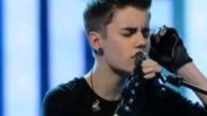 ЗАЧЕМ МУЗЫКАНТАМ ОДИН НАУШНИК В УХЕ