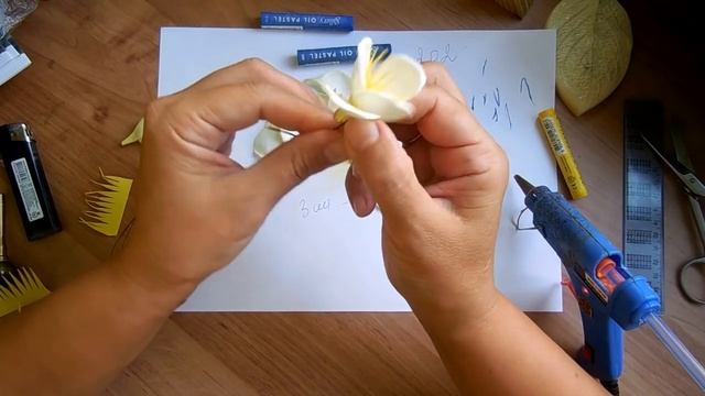 Цветы из фоамиран " Гребень с цветами из фоамирана" Часть 1 смотреть онлайн