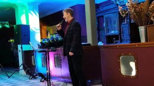 Цветёт малина за окном