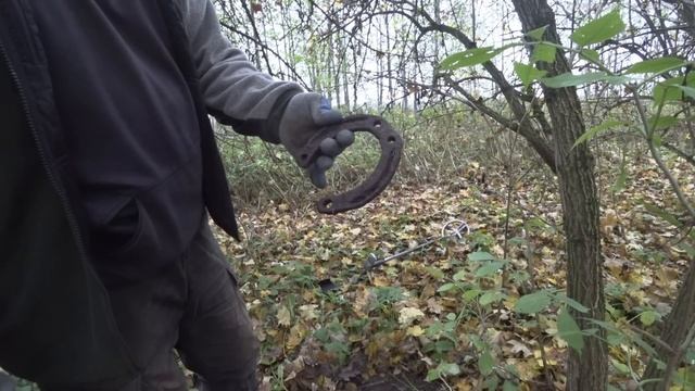 Откопал на развалинах старинной кирхи потерянный кошель серебра с детской игрушкой! смотреть онлайн