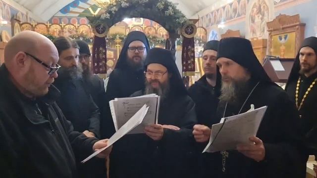 Рождественские колядки в исполнении игумена Герасима (Буняева) с братией Михайло-Афонской пустыни смотреть онлайн
