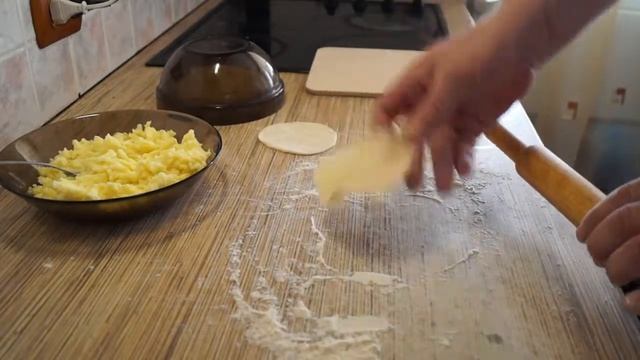 Ну, очень вкусные - вареники с картошкой/curd fruit dumpling смотреть онлайн