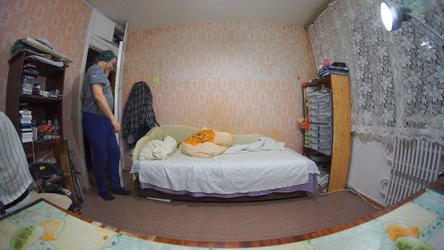 Я хожу у себя по комнате прямо и задом наперёд смотреть онлайн