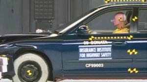 1999 Hyundai Sonata moderate overlap IIHS crash test