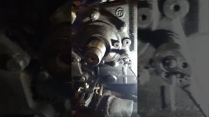 З під маховика тече масло, шукаєм причину.