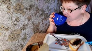 Пожрем/Мукбанг бутерброды со шпротами/без доставки никуда/жду доставки Вайлдберис/жду и жру/обжор/