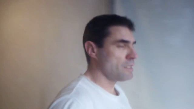 Вышкуриваем стены. Зачистка под обои... смотреть онлайн