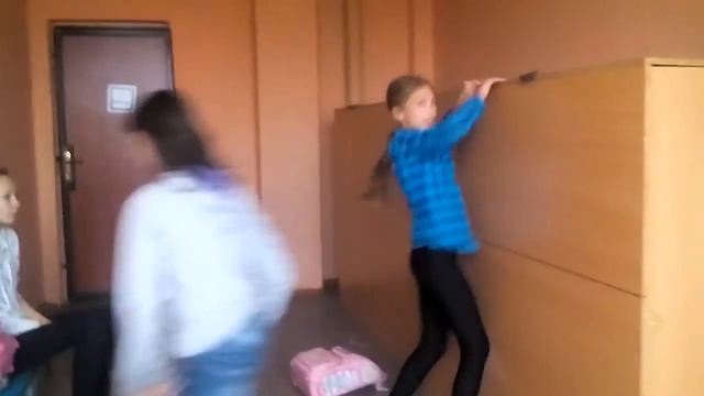 ,, А ты можешь запрыгнуть на шкаф ??? '' смотреть онлайн